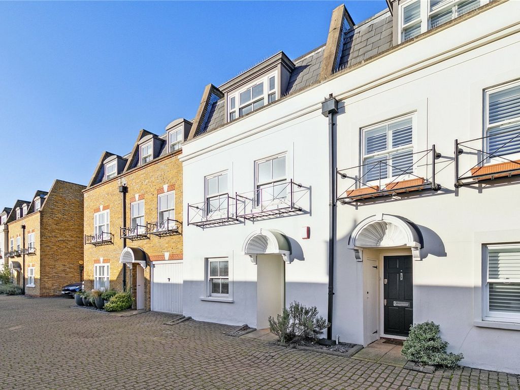Fielding Mews, Barnes, London SW13  