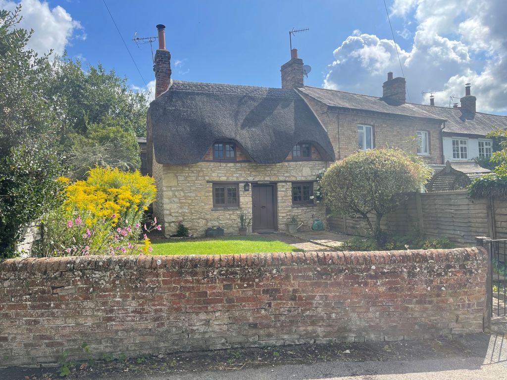 2 bed cottage for sale in Chapel Lane, Thornborough, Buckingham MK18, £