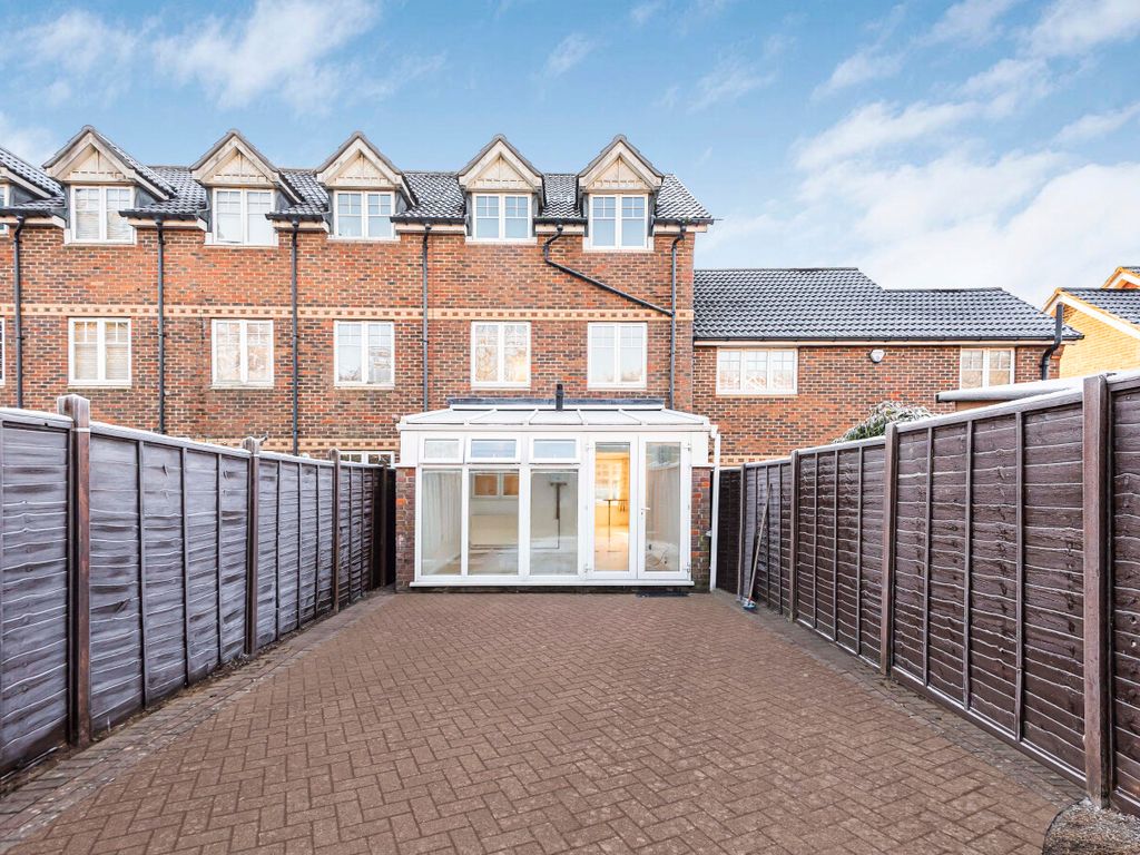 Old School Road, Uxbridge UB8  