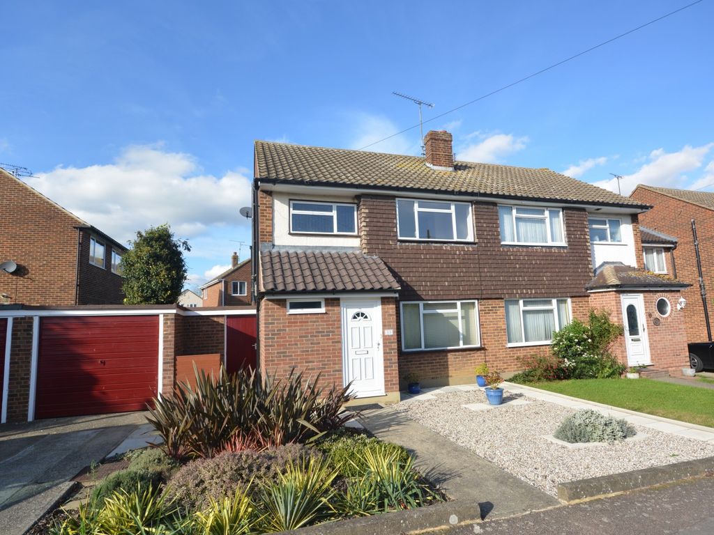 3 bed semidetached house to rent in Keene Way, Galleywood, Chelmsford