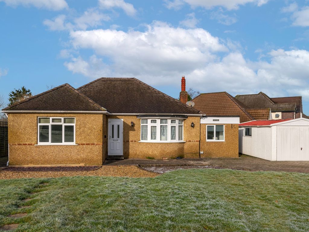 3 bed detached bungalow for sale in Lodge Lane, Redhill RH1 Zoopla