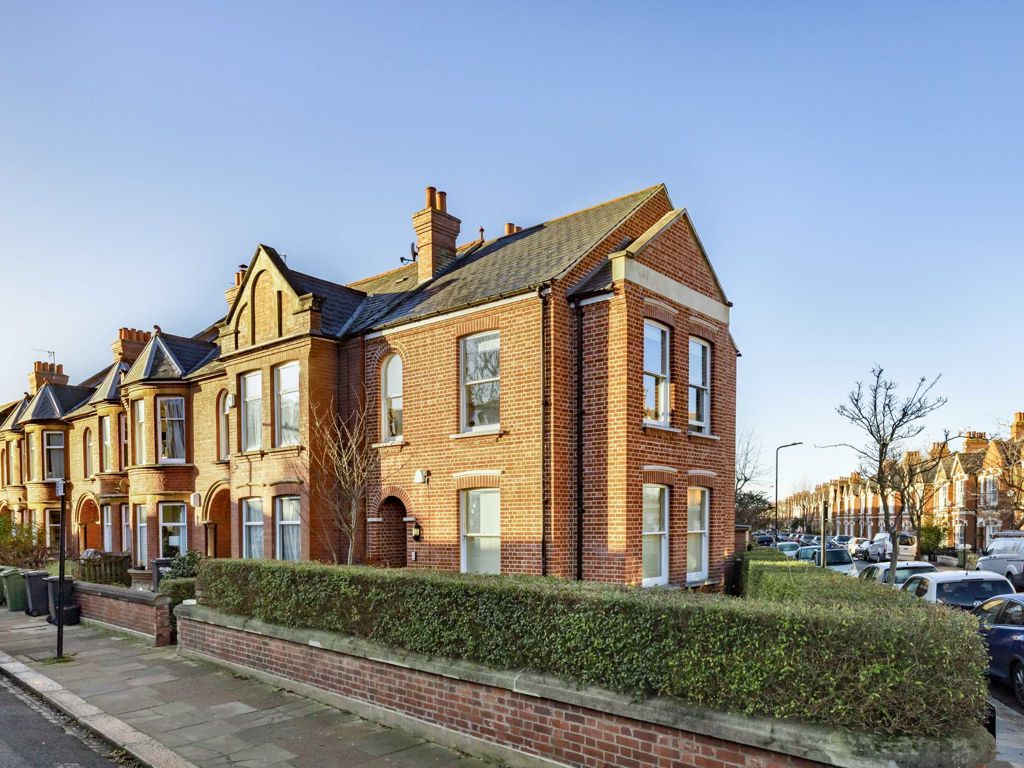 1 bed to rent in Midmoor Road, London SW12, £1,600 pcm Zoopla