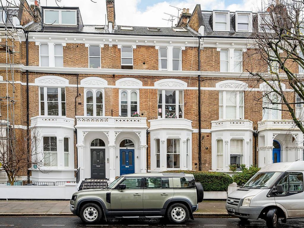 2 bed flat for sale in Sinclair Road, Brook Green, London W14, £750,000