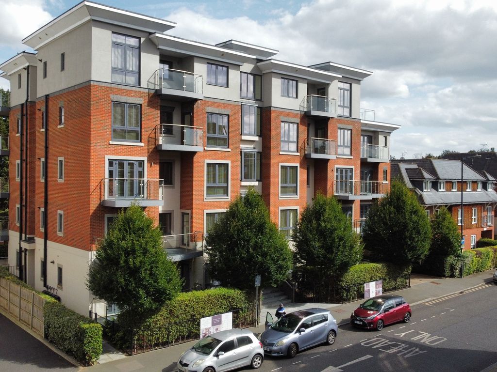 2 bed flat to rent in Athena Court, Bridge Avenue, Maidenhead SL6, £