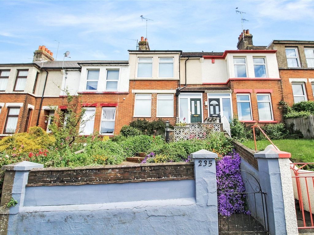 3 bed terraced house for sale in Magpie Hall Road, Chatham, Kent ME4 Zoopla