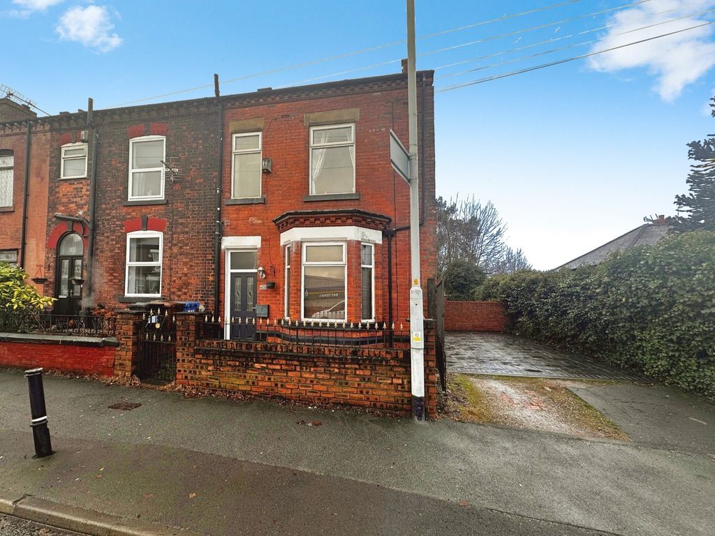 3 bed end terrace house for sale in Stockport Road West, Bredbury