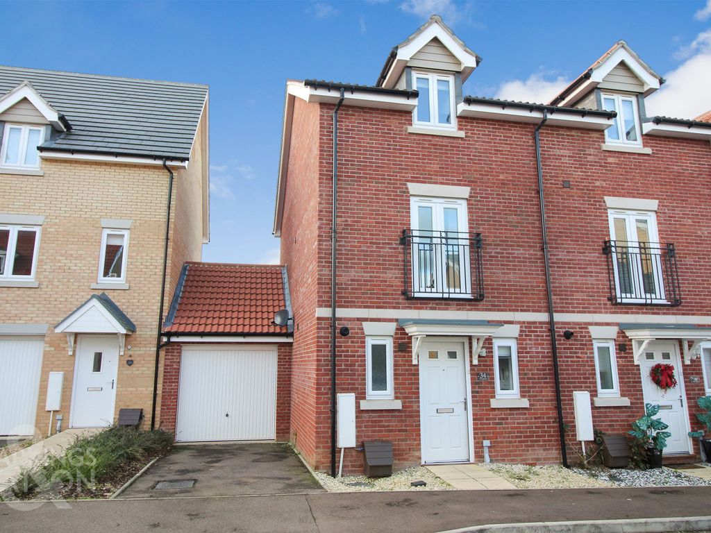 4 bed town house for sale in The Crescent, Taverham Road, Drayton