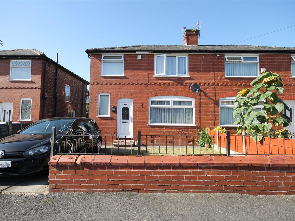 3 bed semidetached house for sale in Sunningdale Drive, Salford M6, £