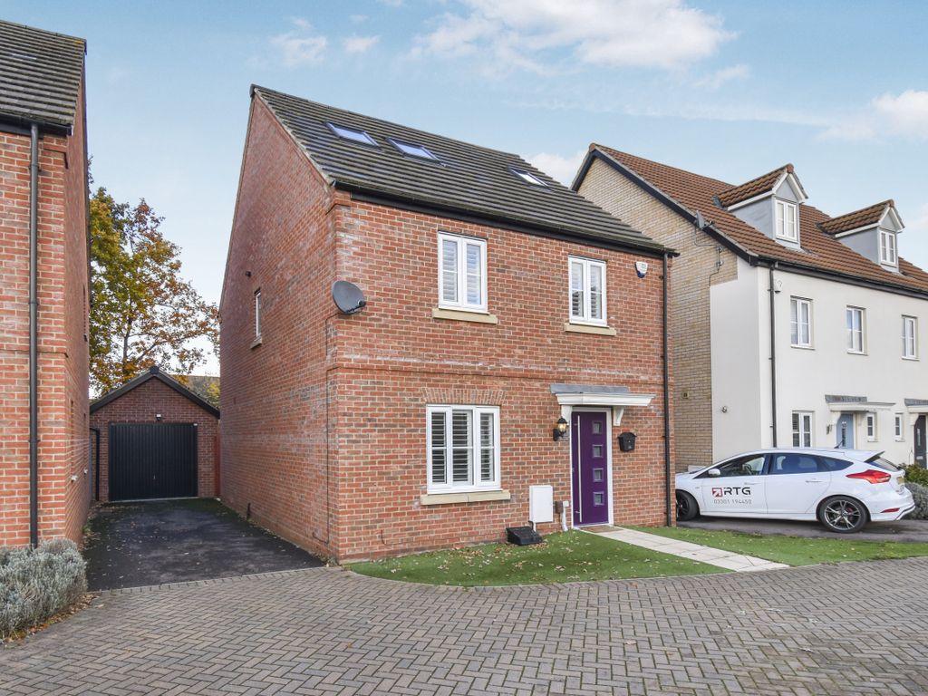 5 bed detached house for sale in Prince Drive, Sandy SG19, £