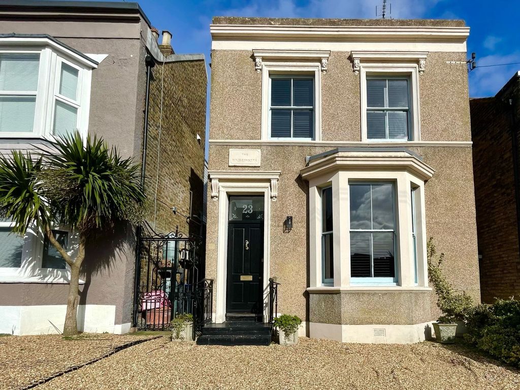 3 bed detached house for sale in Vale Road, Ramsgate CT11, £650,000