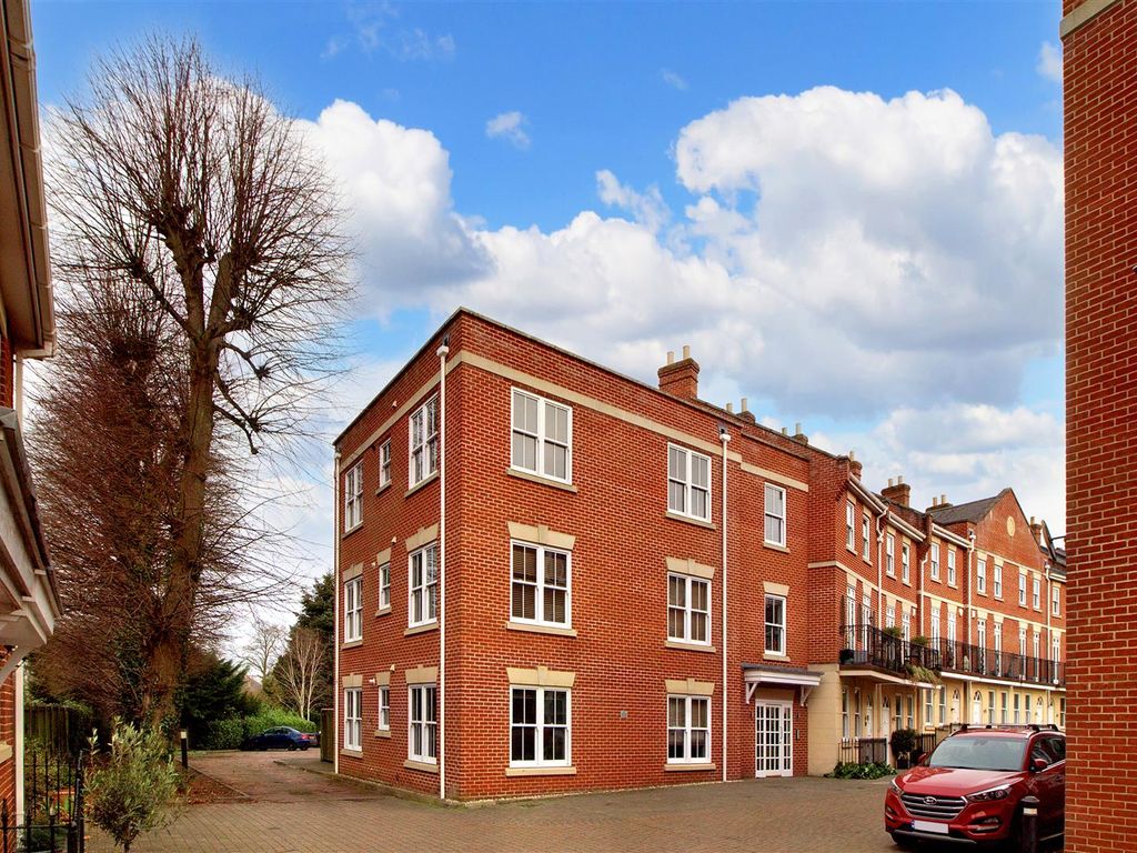 2 bed flat for sale in Stephensons Place, Bury St. Edmunds IP32 Zoopla