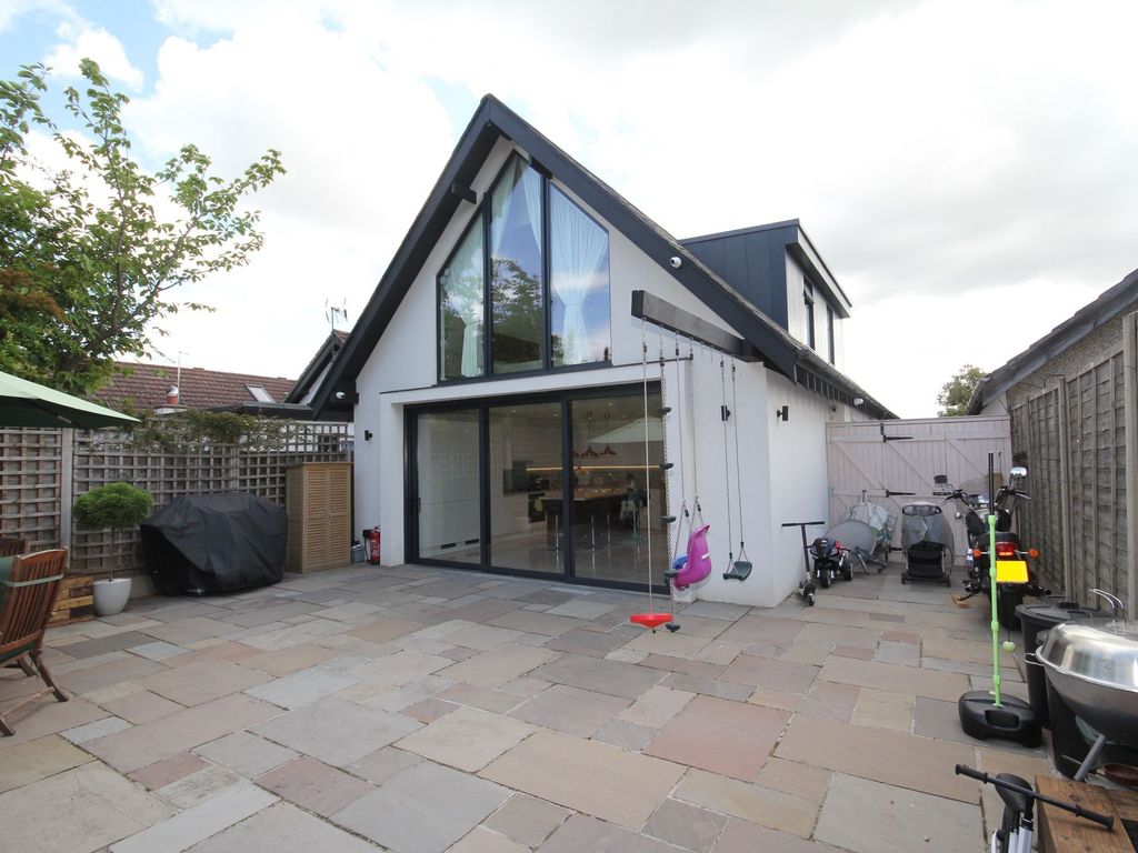 4 bed detached house for sale in Nicholls Avenue, Uxbridge UB8, £