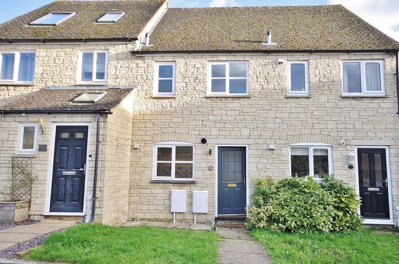 2 bed terraced house for sale in Stow Avenue, Witney OX28, £289,950