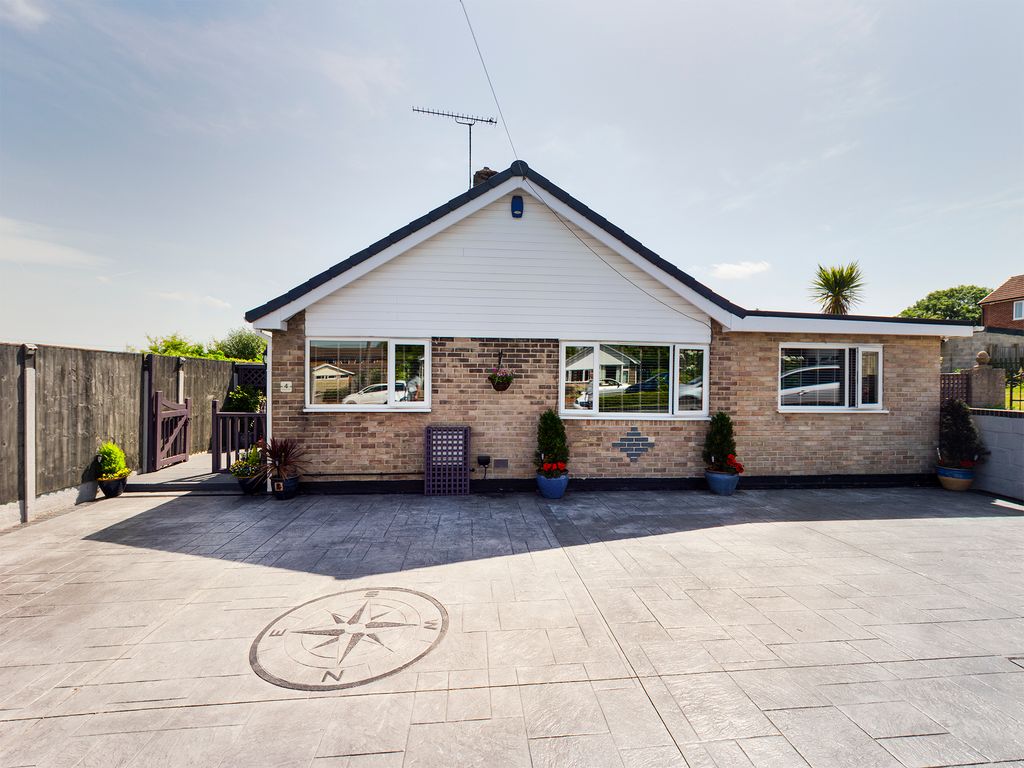3 bed bungalow for sale in Beeley Close, Inkersall, Chesterfield S43