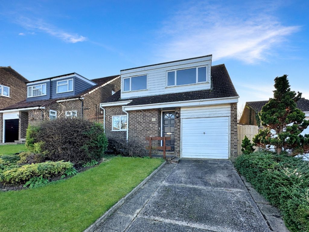 4 bed detached house for sale in Goddard Way, Saffron Walden CB10, £