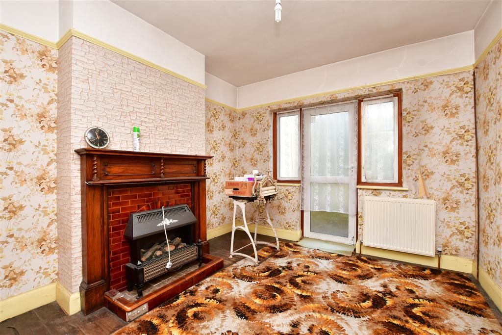3 bed semidetached house for sale in Beverley Road, Whyteleafe, Surrey