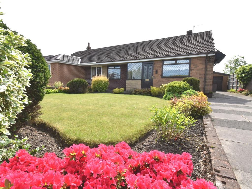 2 bed semidetached bungalow for sale in Platt Lane, Westhoughton