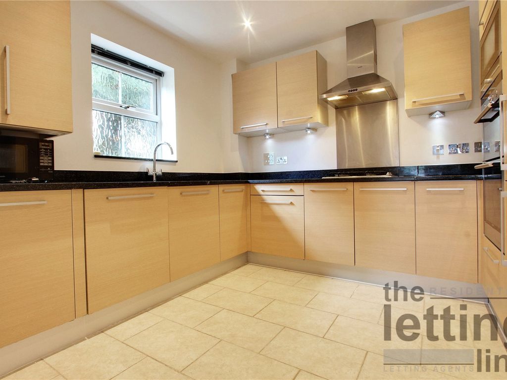 2 bed flat to rent in The Ridgeway, Enfield, Middlesex EN2, £1,700 pcm