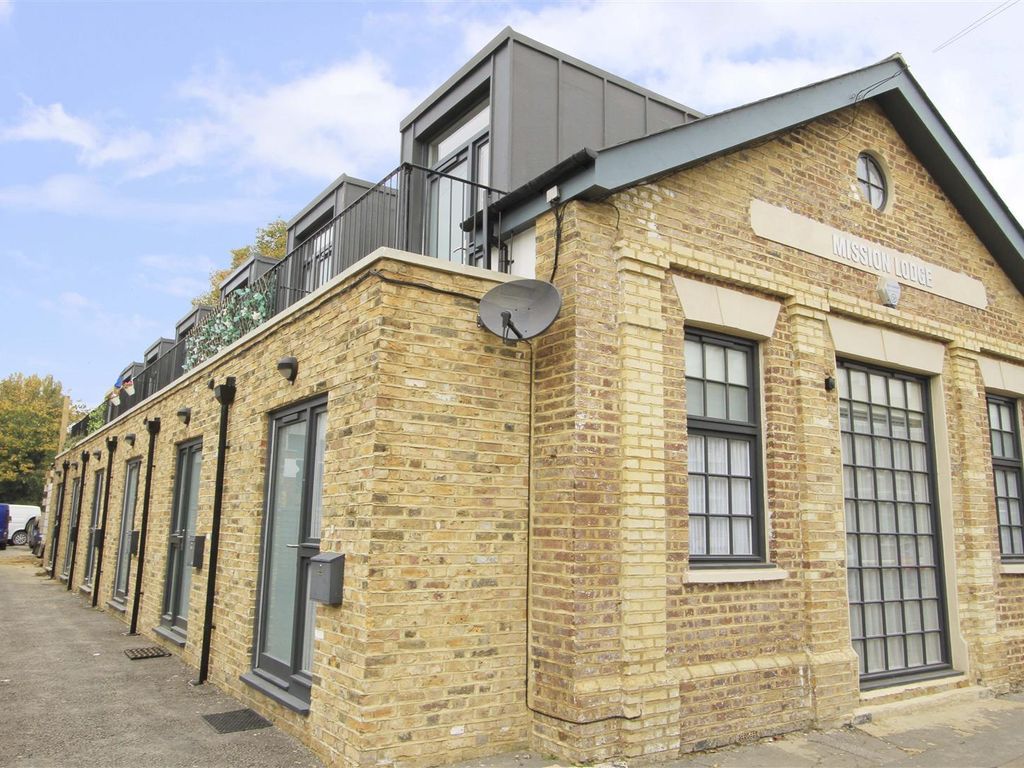 1 bed terraced house to rent in Mission Lodge, Waterloo Road, Uxbridge