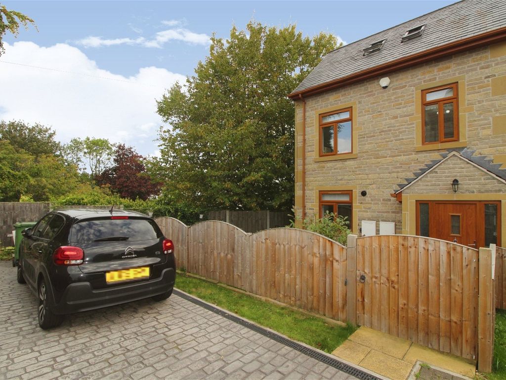 3 bed semidetached house for sale in Barraclough Yard, Rothwell, Leeds