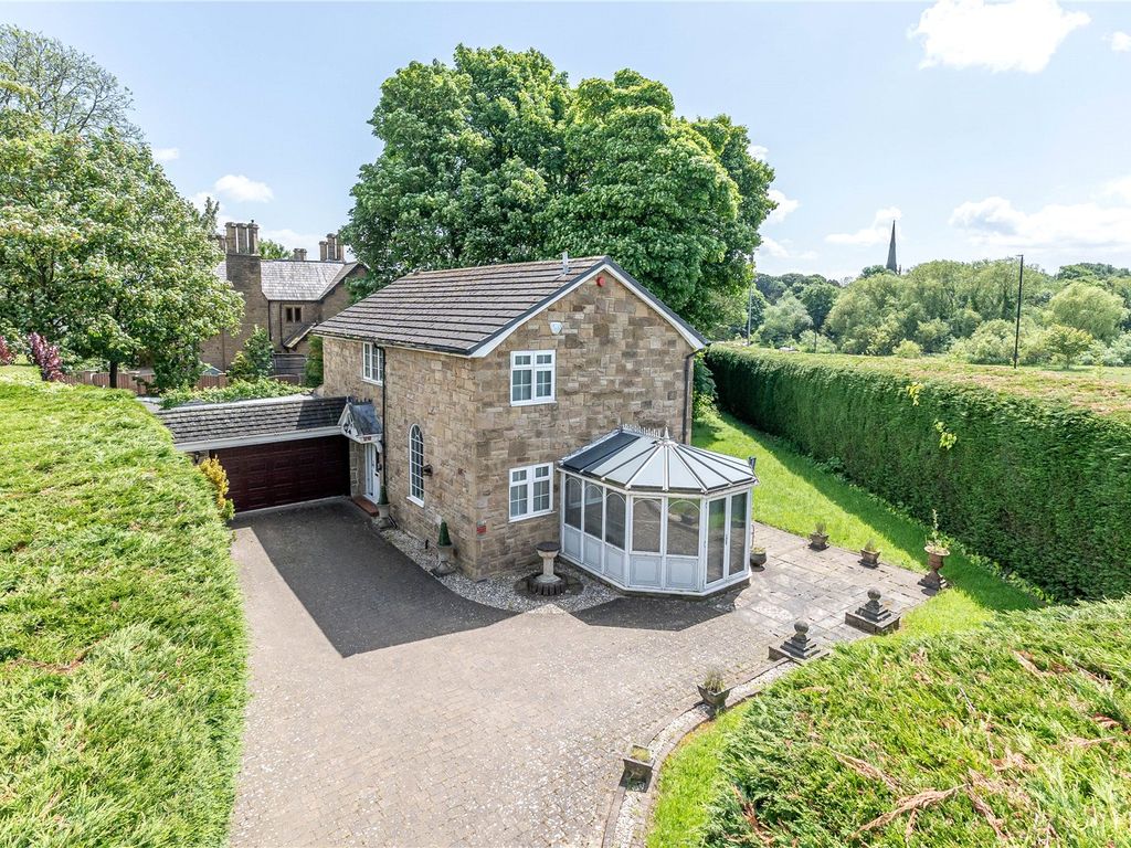 4 bed detached house for sale in Calverley Court, Oulton, Leeds, West