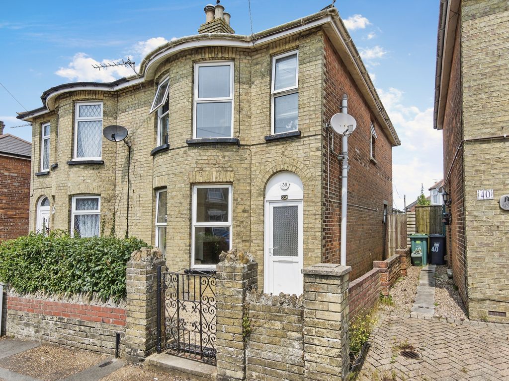 3 bed semidetached house for sale in Arthur Street, Ryde PO33, £