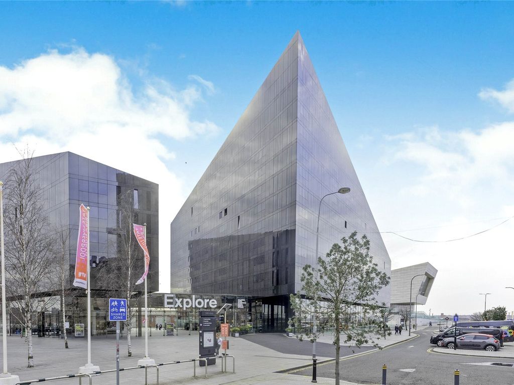 2 bed flat for sale in Mann Island, Liverpool, Merseyside L3, £375,000