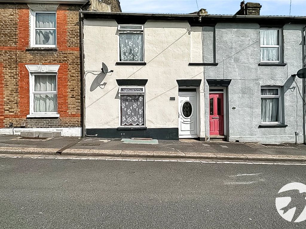 3 bed terraced house for sale in Wykeham Street, Strood, Rochester