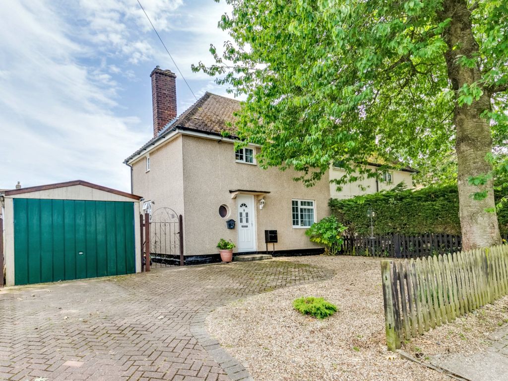 3 bed semidetached house for sale in Oak Road, Woolmer Green