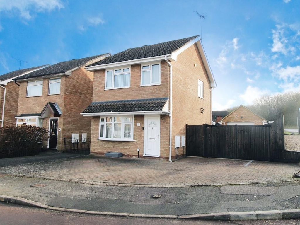 3 bed property for sale in Merton Road, Daventry NN11 Zoopla