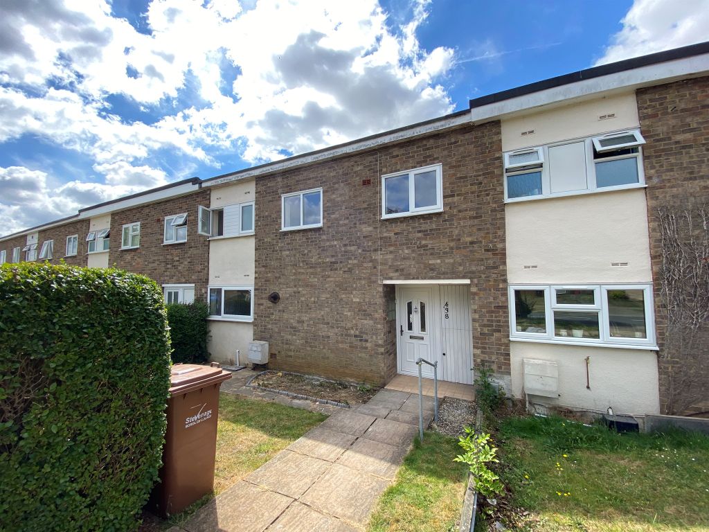 3 bed terraced house for sale in Broadwater Crescent, Stevenage SG2, £