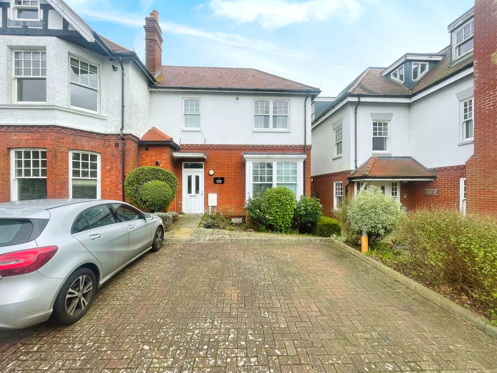 2 bed to rent in West Avenue, Worthing BN11, £1,350 pcm Zoopla