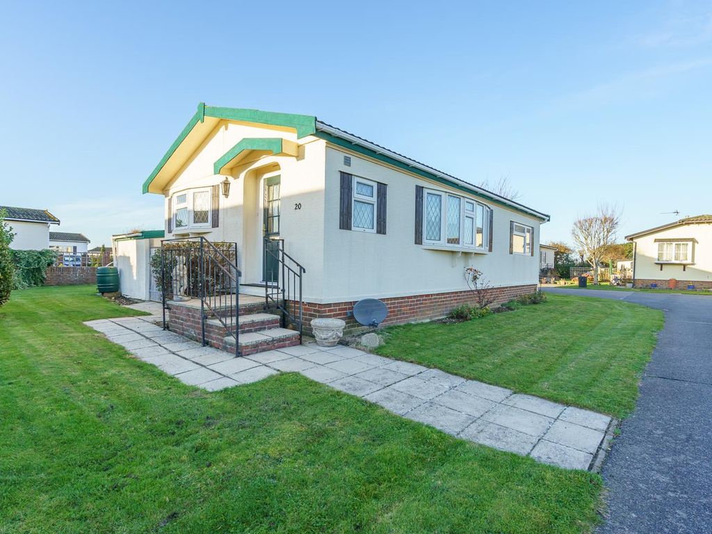 2 bed mobile/park home for sale in Millview Close, Nyetimber, Bognor
