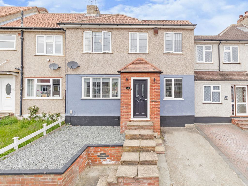 4 bed semidetached house for sale in Oakfield Park Road, Dartford