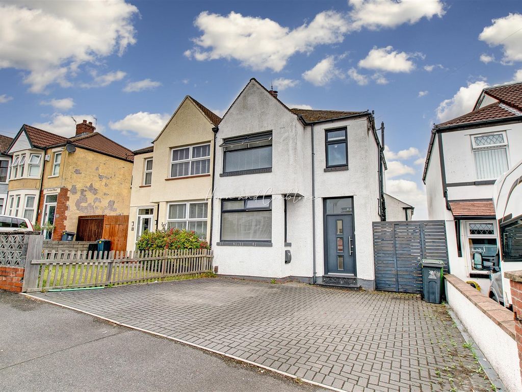 3 bed semidetached house for sale in Fairways Crescent, Fairwater