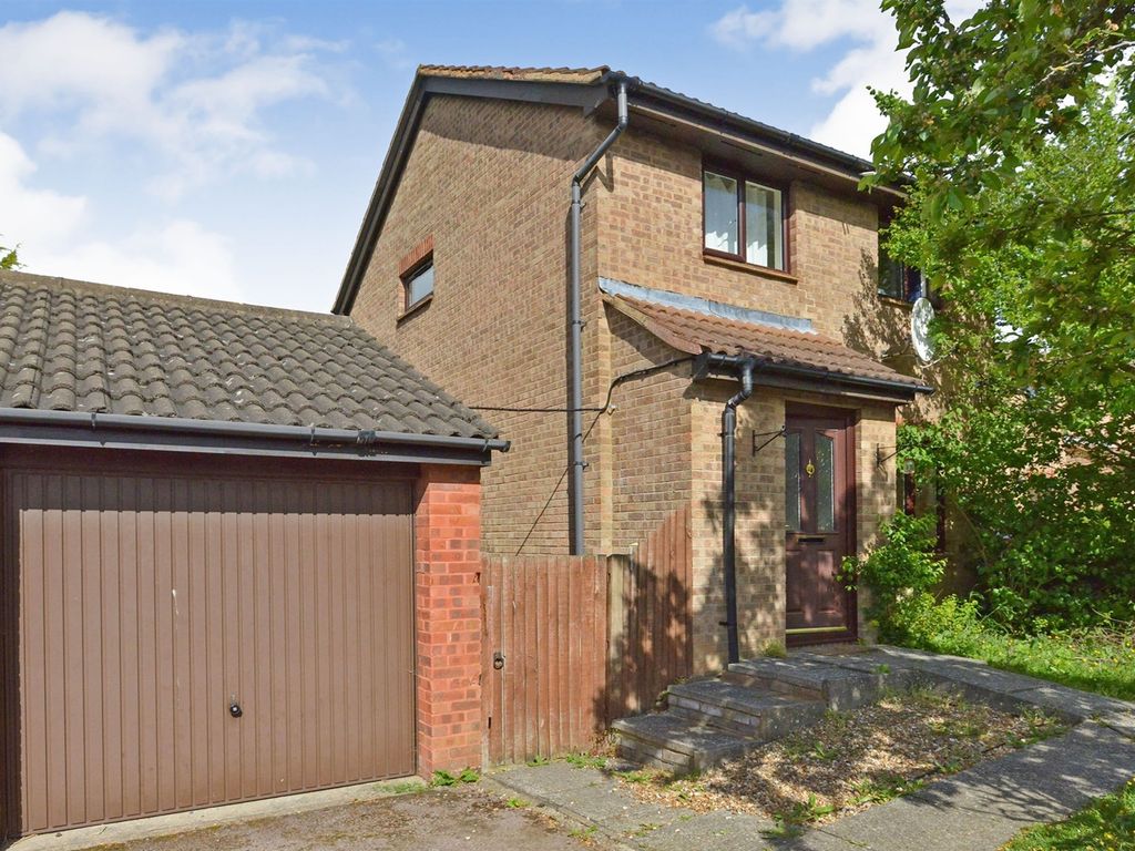 3 bed detached house for sale in Brayton Court, Shenley Lodge, Milton