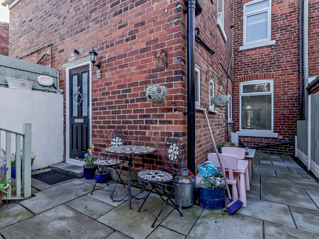 2 bed terraced house for sale in Crag Mount, Pontefract WF8 Zoopla