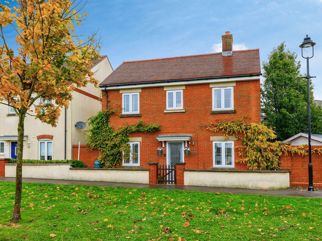 3 bed detached house for sale in Holloway Close, Amesbury, Salisbury