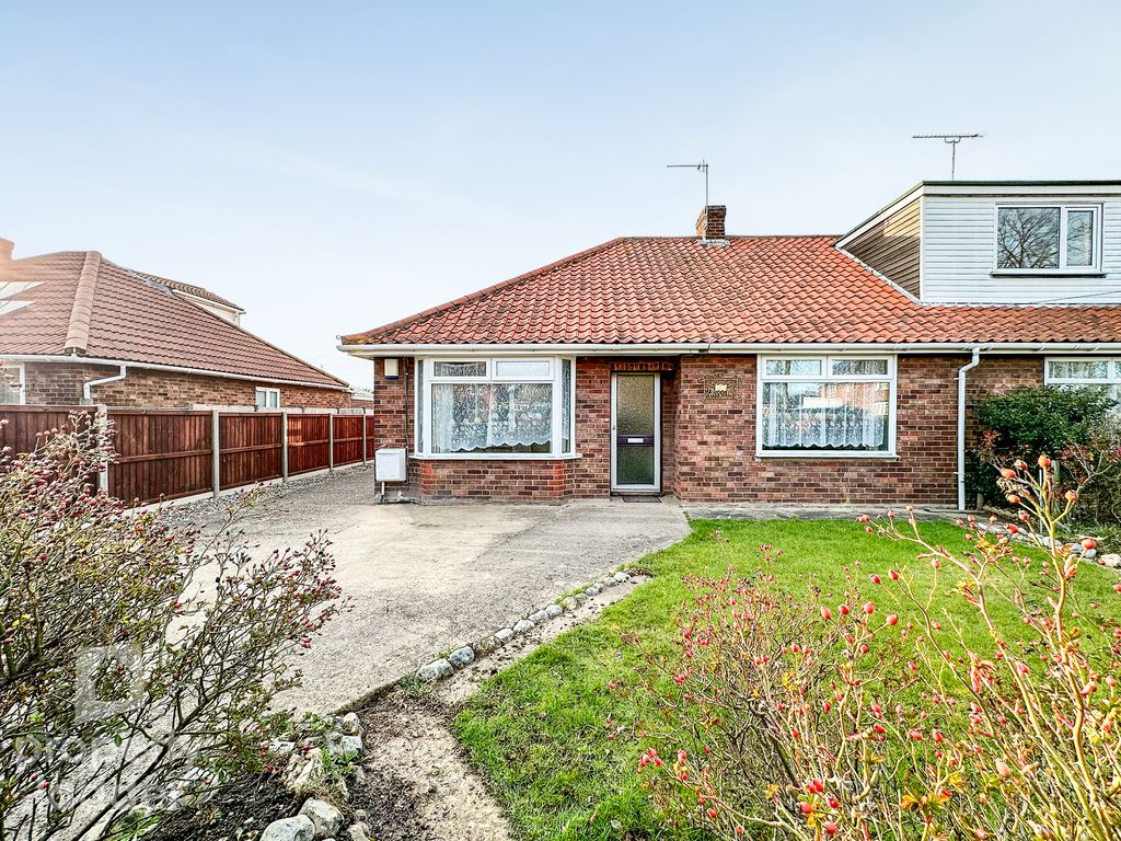 3 bed semidetached bungalow for sale in North Walsham Road, Sprowston