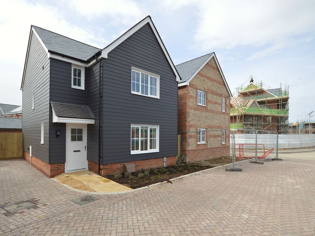 3 bed detached house to rent in 1 Harris Close, Selsey, West Sussex