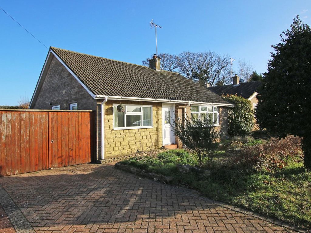 3 bed detached bungalow to rent in Valence Road, Orton Waterville