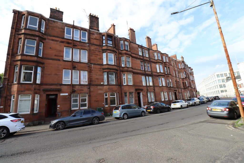 198 Flat 3/3, Newlands Road, Cathcart, Glasgow G44  