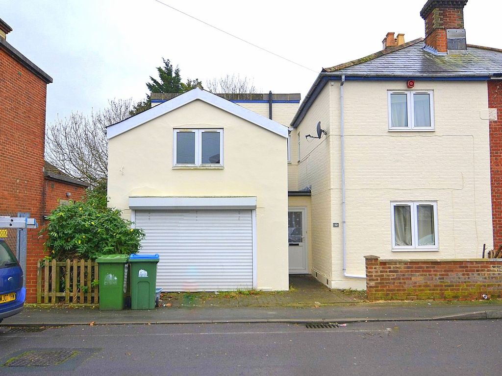 3 bed semidetached house to rent in Carlisle Road, Southampton SO16