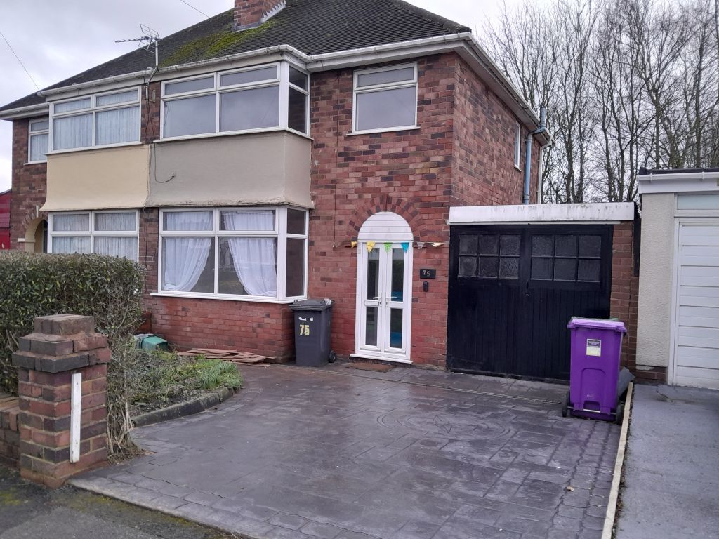 3 bed semidetached house to rent in Lawfred Avenue, Wolverhampton WV11