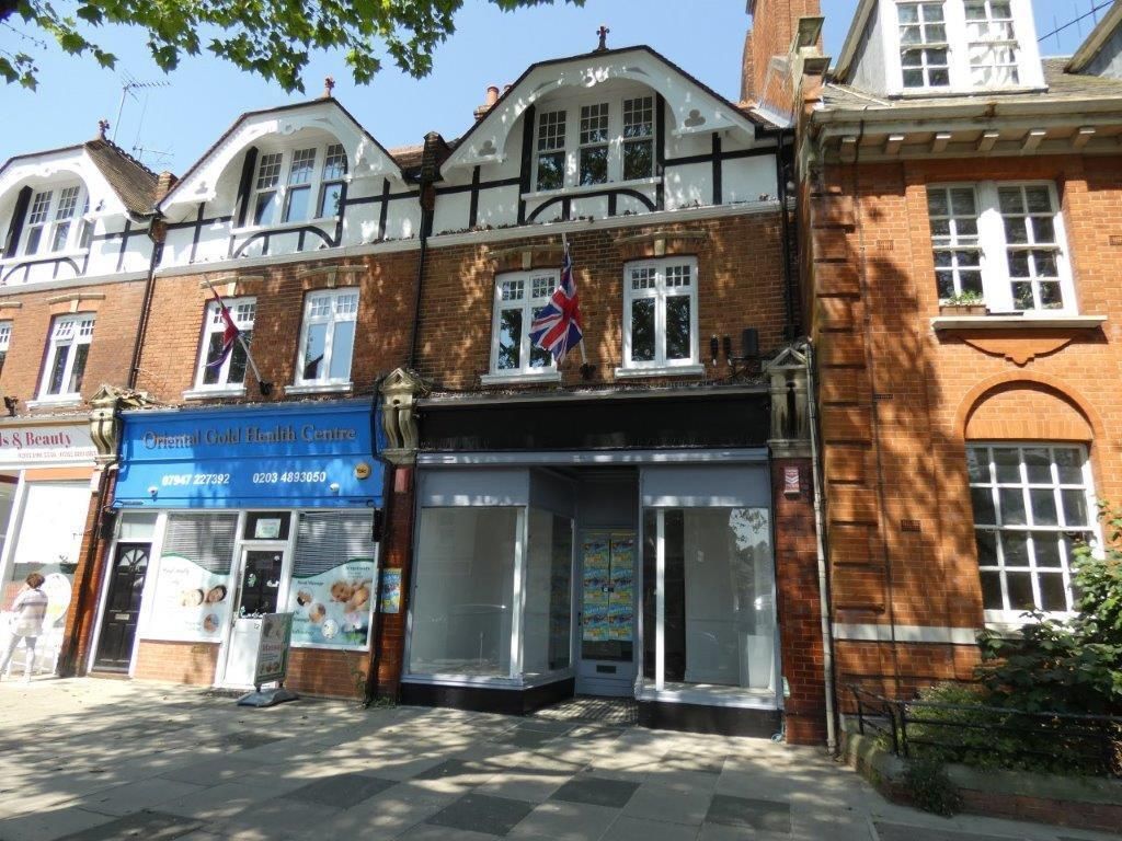 3 bed flat to rent in Station Road, Hampton TW12 Zoopla
