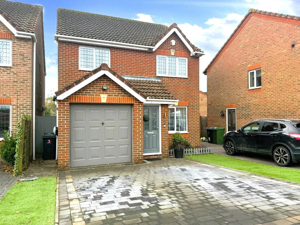 3 bed detached house for sale in Caesar Avenue, Kingsnorth, Ashford