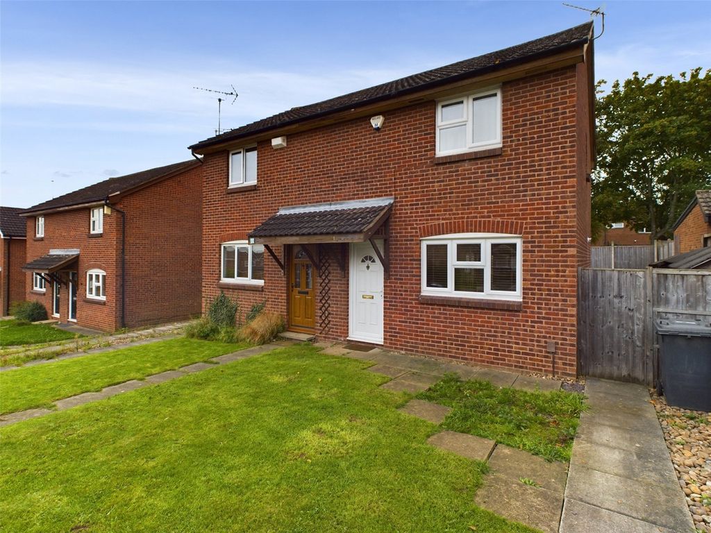 3 bed semidetached house to rent in Jasmine Close, Beeston, Nottingham