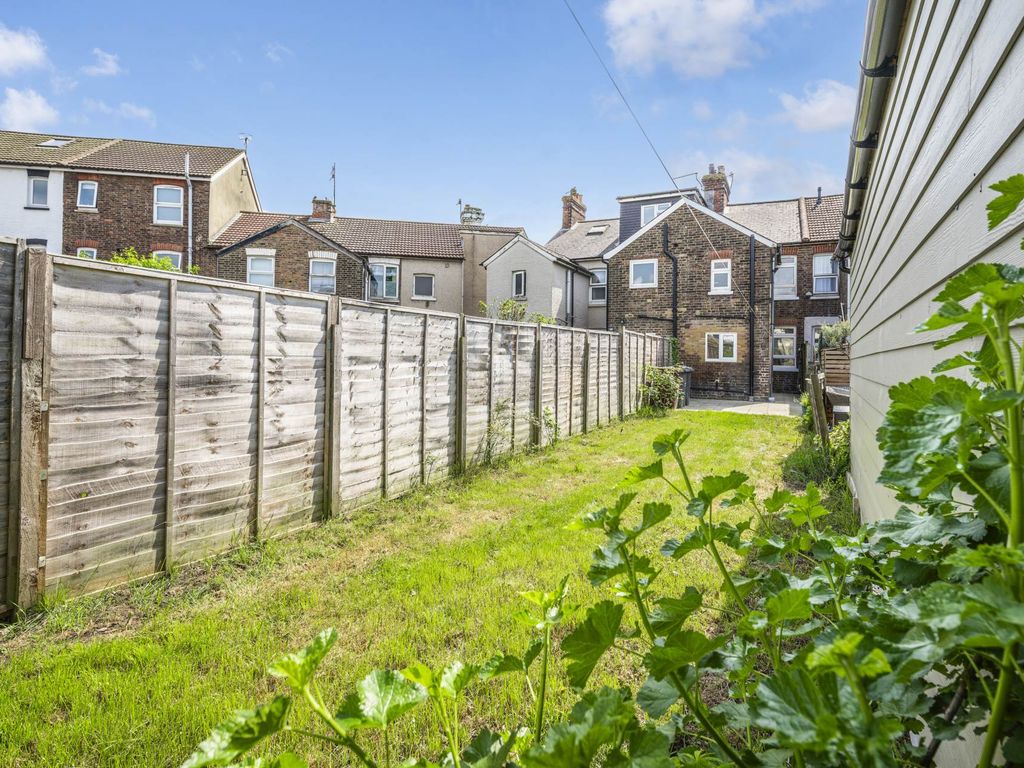 2 bed terraced house for sale in Barden Road, Tonbridge TN9, £375,000