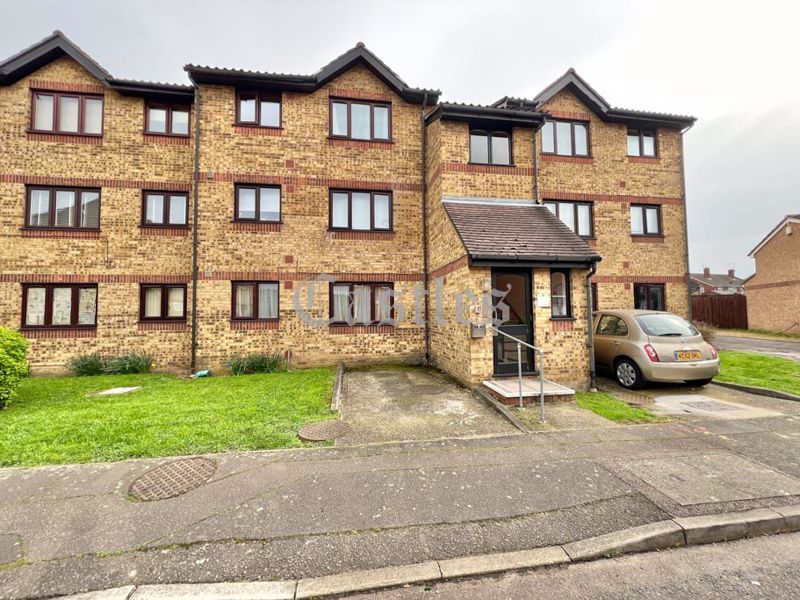 1 bed flat for sale in Howard Close, Waltham Abbey. Essex EN9, £145,000
