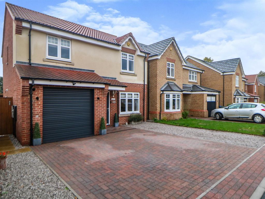 4 bed detached house for sale in Athelstane Crescent, Edenthorpe